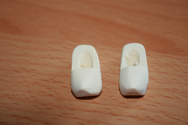 Miniatur  /  Holzschuhe - Klumpen,  2 cm    (Preis pro Paar)