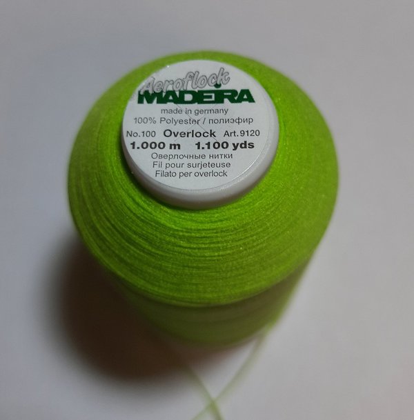Madeira  Aeroflock Bauschgarn 100 / 1000m  -  Farbe 8990 (apfelgrün)