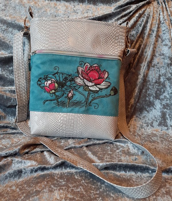 Handtasche / Trägertasche   "Lotusblüte"  -  UNIKAT  Handarbeit  Stickerei