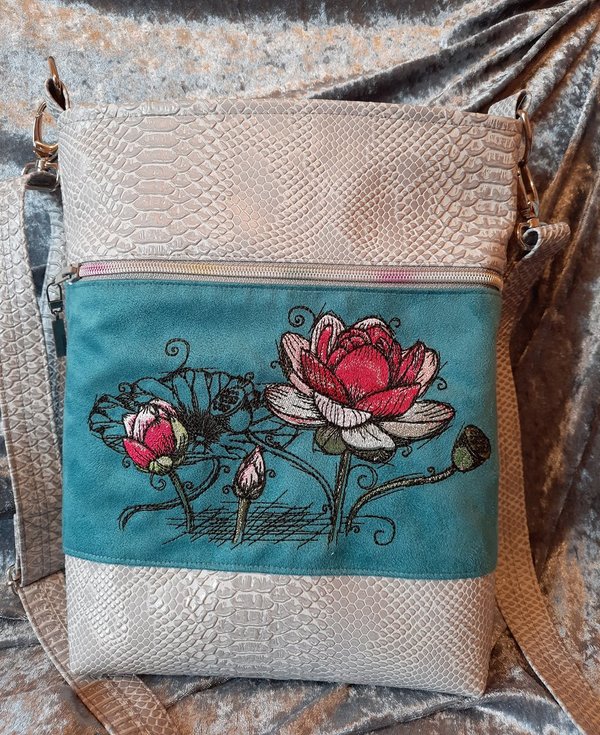 Handtasche / Trägertasche   "Lotusblüte"  -  UNIKAT  Handarbeit  Stickerei